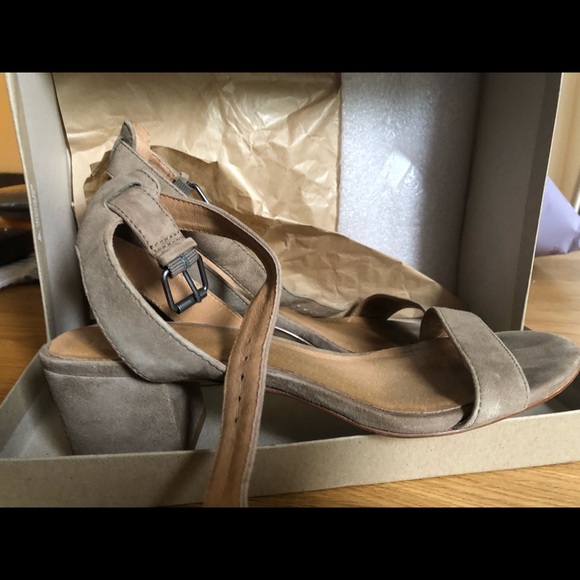 Madewell Mid-Heel Sandals in Suede - Picture 2 of 6